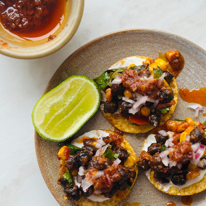 Black chickpea, corn and pilpelchuma tostadas