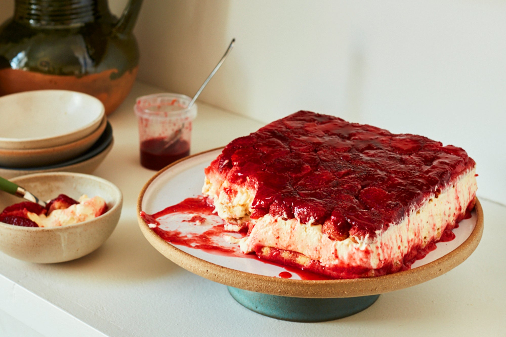 Strawberry tiramisu cake